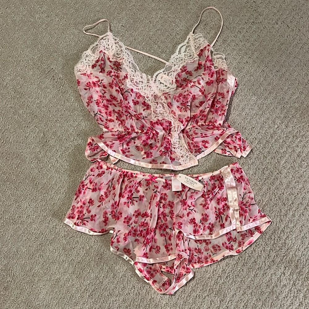 New with tags Victoria Secret two piece set